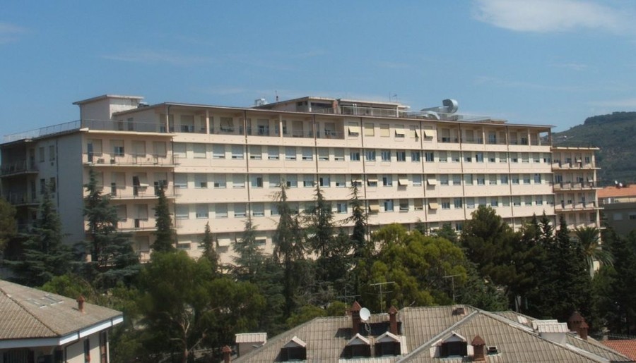 L’operatrice socio assistenziale Mangone in pensione dopo 40 anni all’ospedale di Imperia