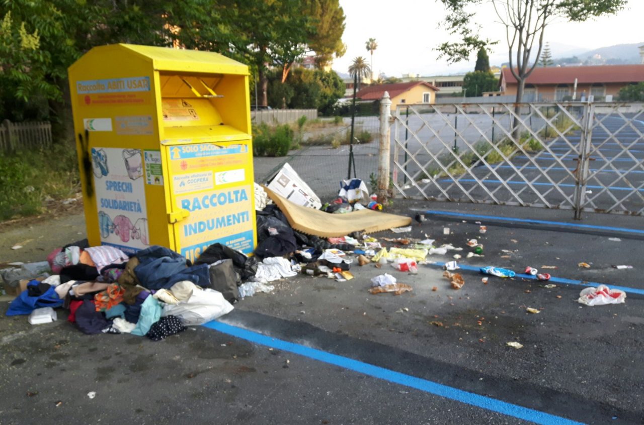 La segnalazione di un cittadino imperiese: “degrado o presa in giro?”