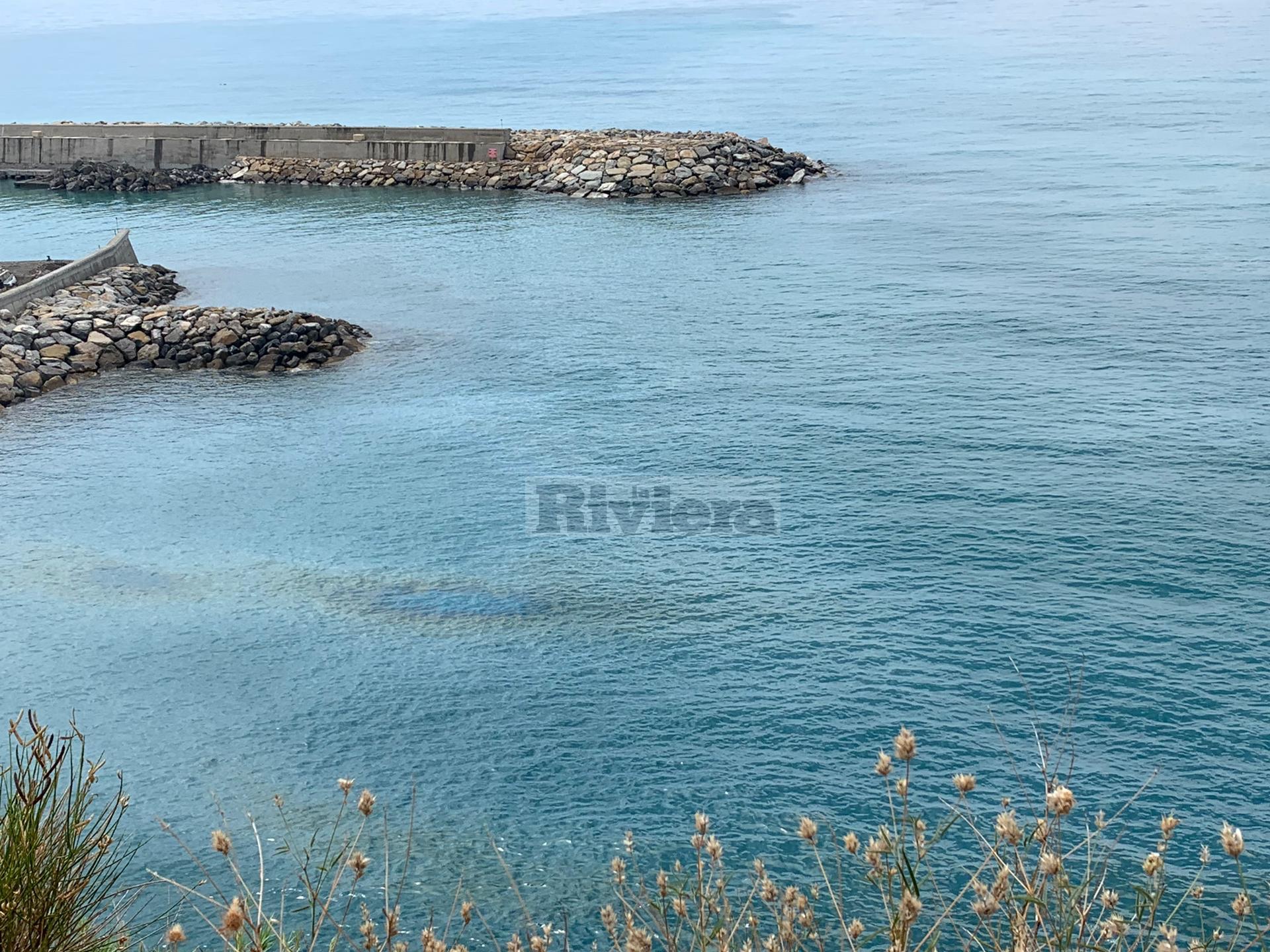 Chiazza oleosa Ventimiglia idrocarburi Porto Ventimiglia_07