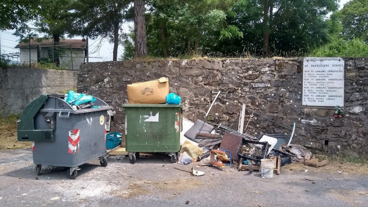 Rifiuti e degrado a San Bernardo di Conio