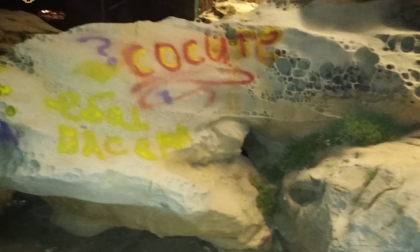 Deturpano scogliera di Sant'Ampelio di Bordighera con bombolette spray. Tre giovani denunciati