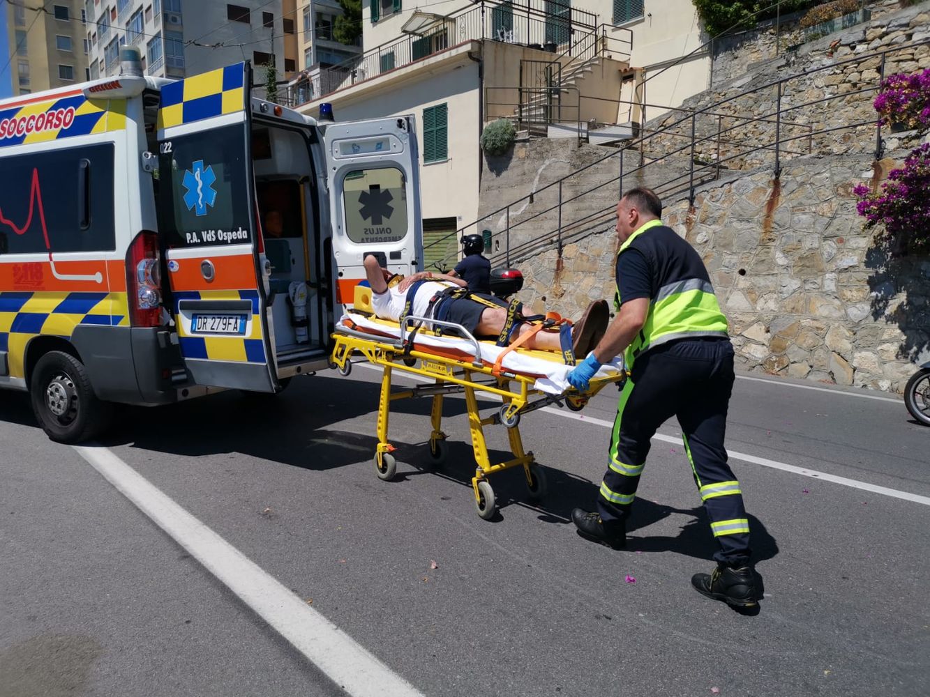Incidente schianta auto in sosta Capo nero Sanremo_02