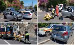 Perde controllo del volante e si schianta su marciapiede e auto in sosta