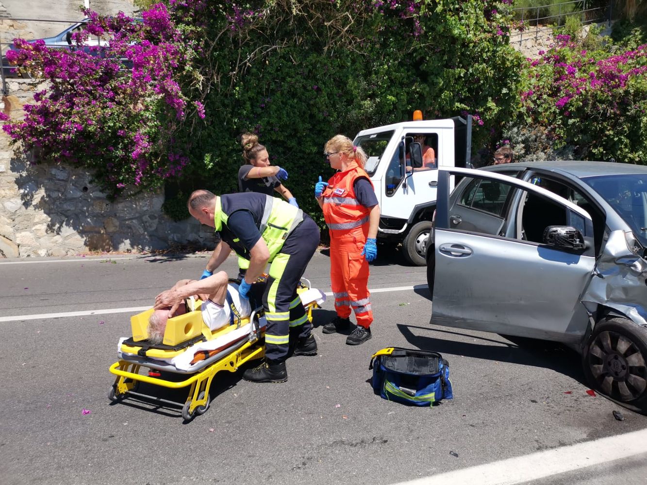 Incidente schianta auto in sosta Capo nero Sanremo_03