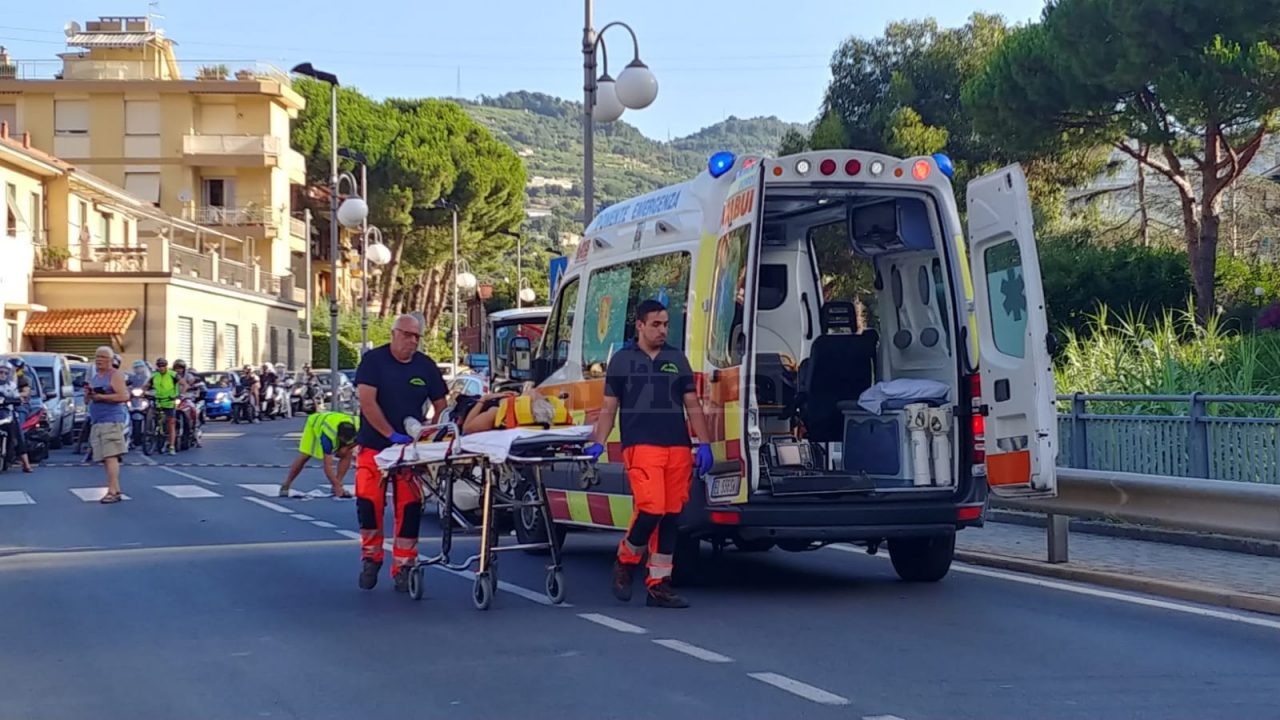Travolta da uno scooter mentre attraversa a Bordighera