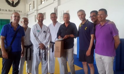 Defibrillatore in dono alla palestra di Karate a Bordighera