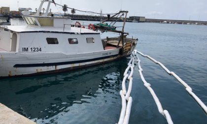 Peschereccio sversa gasolio in mare