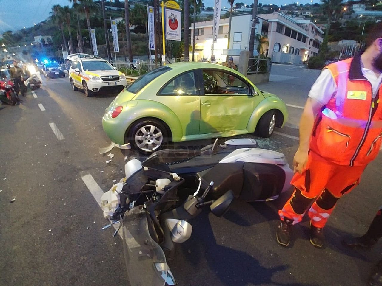 Scooter si schianta contro un auto a Sanremo, ferito un 30enne