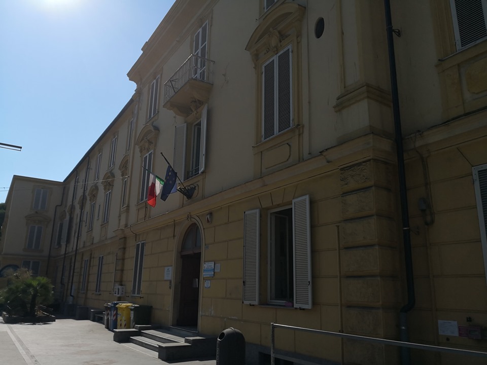 Scuola di Via Pascoli. Il sindaco Biancheri: “Siamo in emergenza. Abbiamo preso contatti con città limitrofe per valutare la loro disponibilità di spazi”