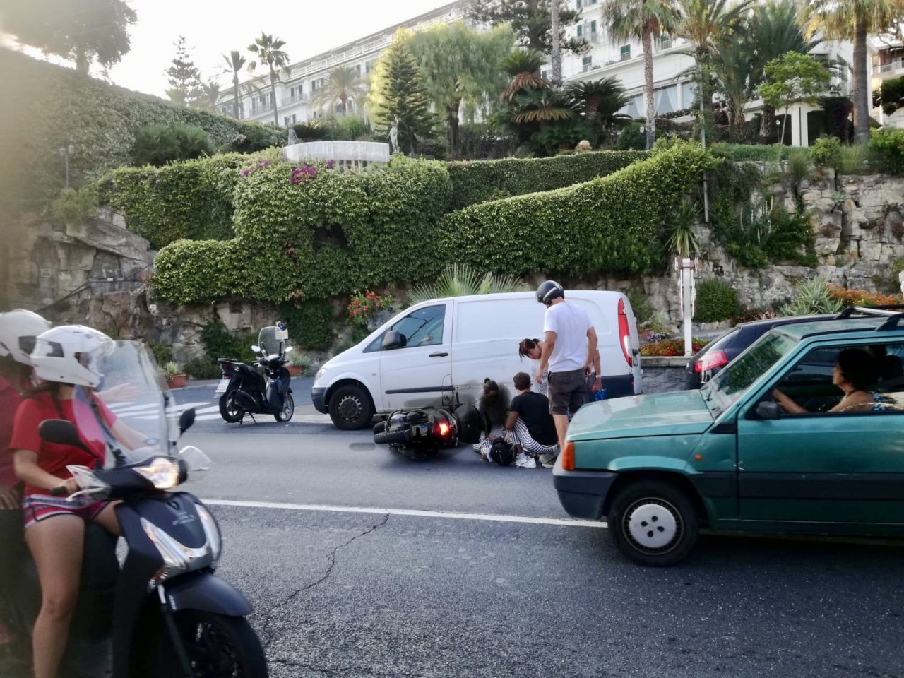 Moto contro furgone, traffico in tilt a Sanremo