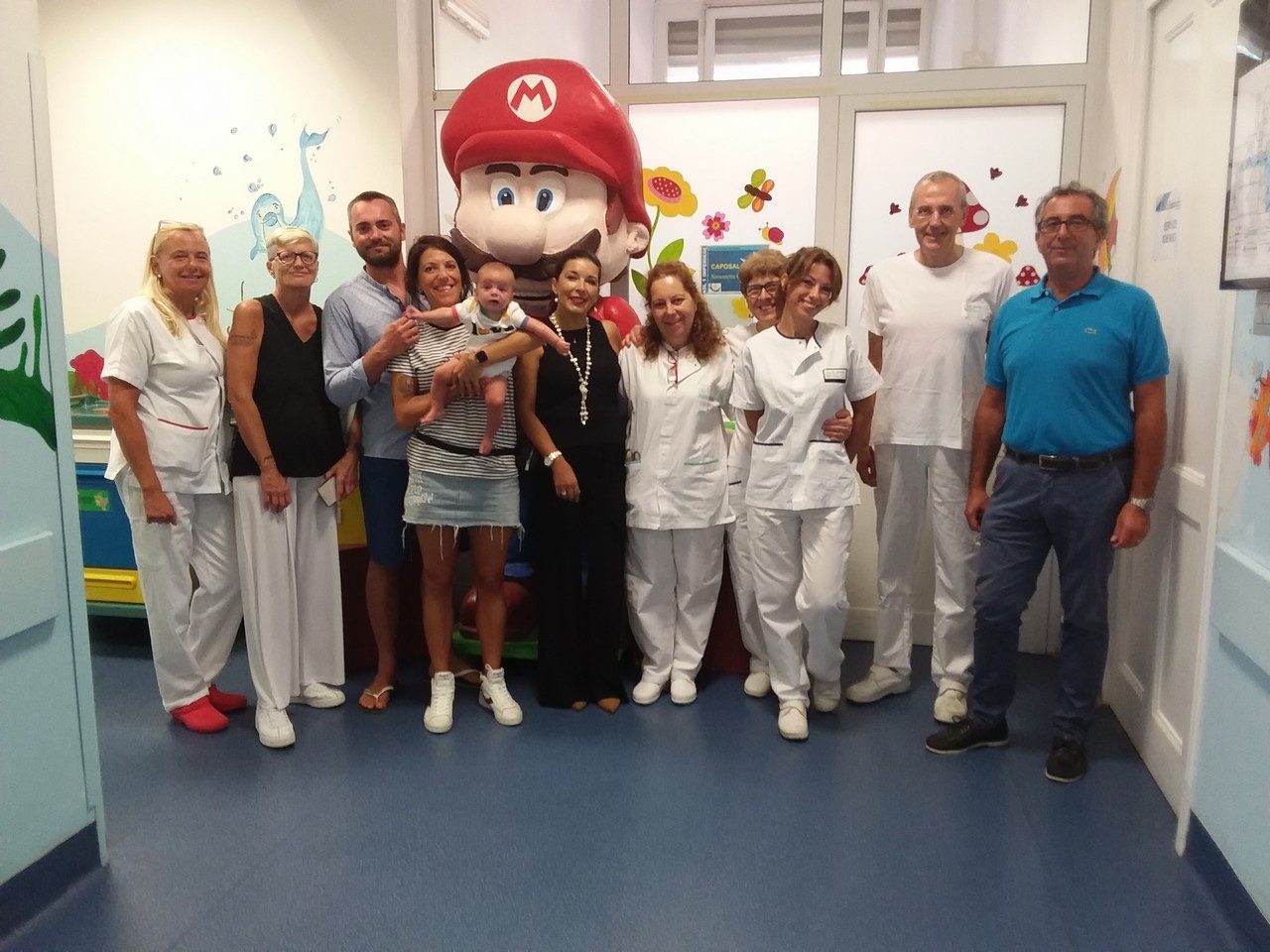 Nasce la figlia e i genitori donano la lista nascita all’ospedale