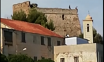Giochi pericolosi sul tetto della fortezza e il video fa subito scalpore