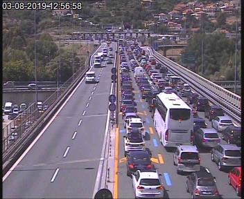 Esodo: un chilometro di coda verso la barriera