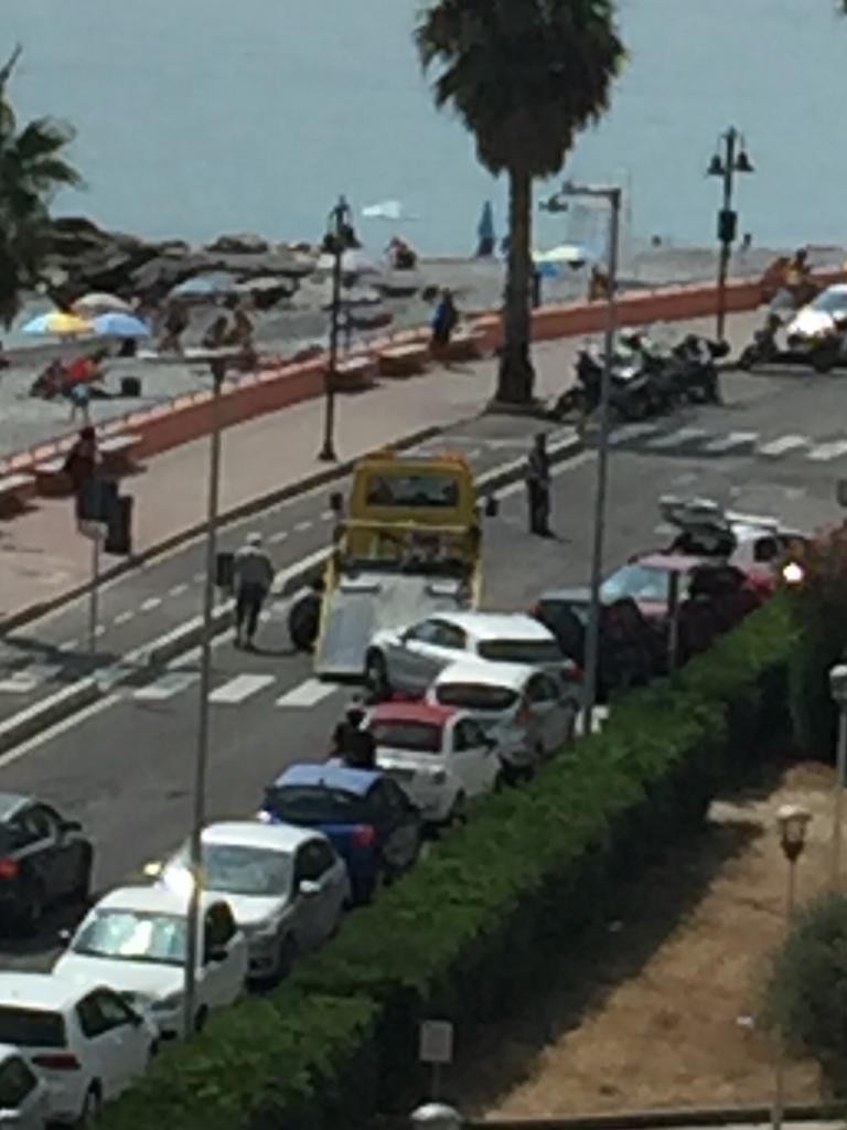 Posteggi selvaggi a Ventimiglia, è boom di rimozioni