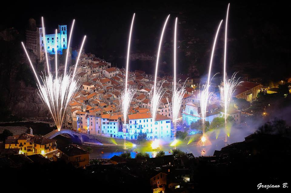 Conto alla rovescia per i fuochi d’artificio di Dolceacqua