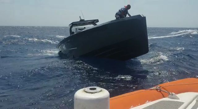 Guardia Costiera intervento soccorso in mare_02