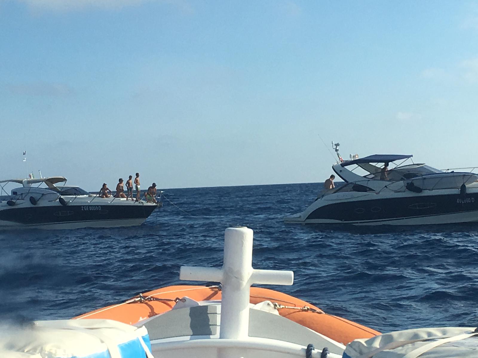 Guardia Costiera soccorso imbarcazione al largo di Sanremo_03