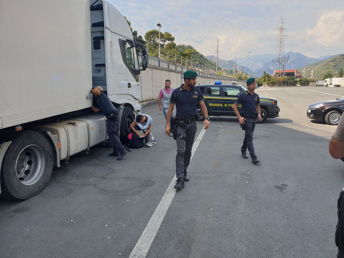 Guardia di Finanza hascisc marijuana droga Erba