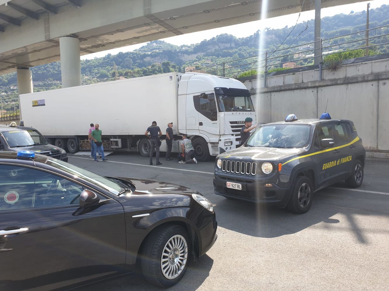 Guardia di Finanza hascisc marijuana droga Erba_02