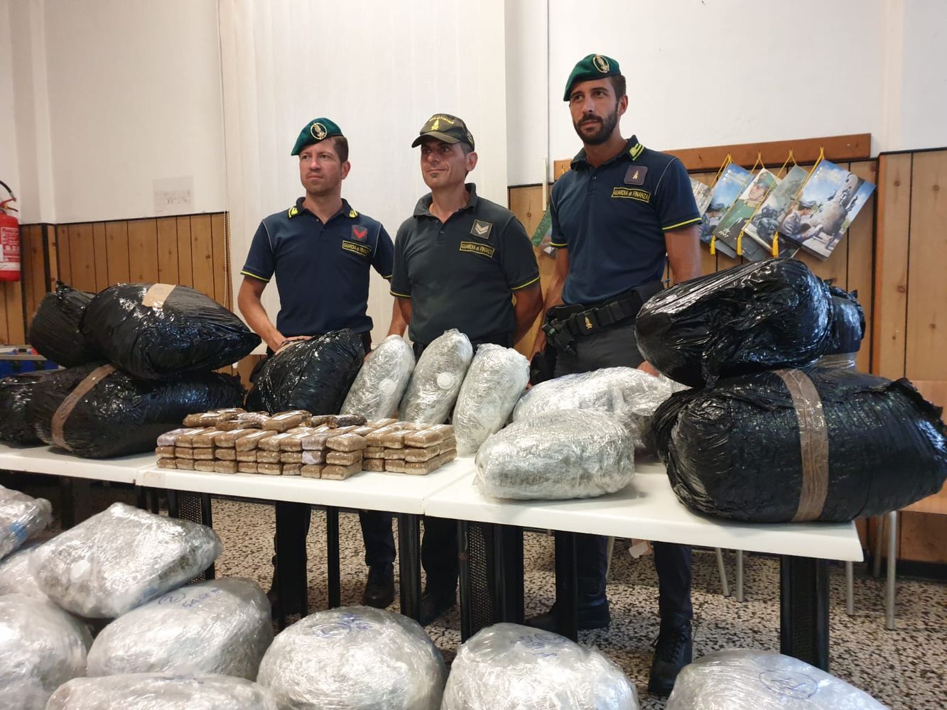 Guardia di Finanza hascisc marijuana droga Erba_03