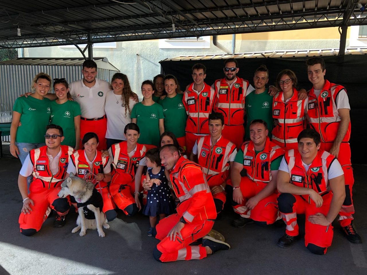 Donate 2 ambulanze, un mezzo per trasporto disabili e 2 Dae alla Croce Bianca