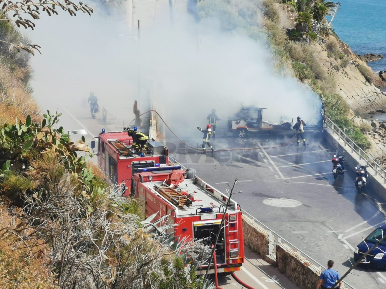 Brucia un camper: panico ai Tre Ponti di Sanremo