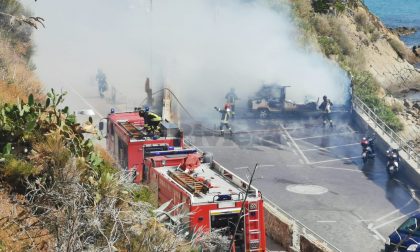 Brucia un camper: panico ai Tre Ponti di Sanremo