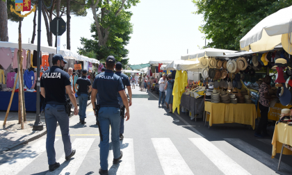 Sequestrati 400 articoli al mercato di Ventimiglia