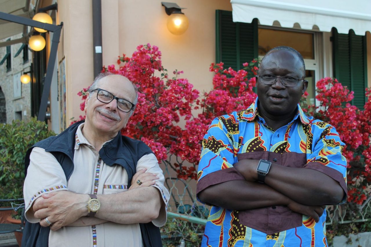 Medico e sacerdote aprono una scuola in Africa, ora si può adottare