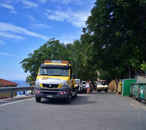 Polizia locale Ferragosto rimozione auto divieto di sosta Ventimiglia