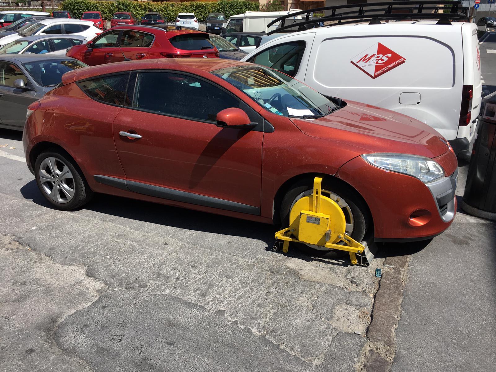 Polizia locale Ferragosto rimozione auto divieto di sosta Ventimiglia_02