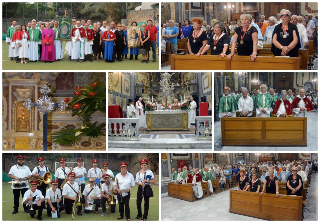 Per la prima volta in processione dopo 90 anni la reliquia della Croce del Cristo. Foto