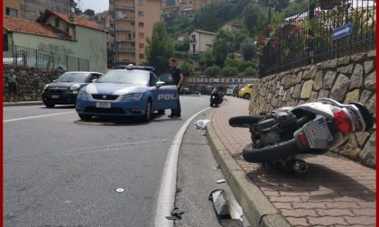 Si schianta con lo scooter contro il camion del rifiuti. 34enne grave a Sanremo