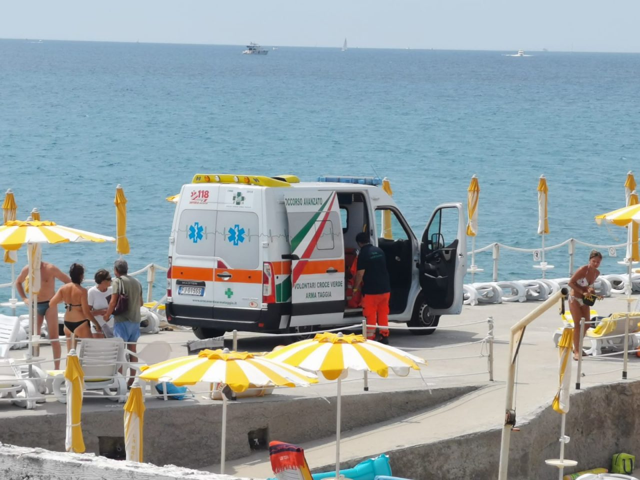 Donna muore in spiaggia ai Tre Ponti di Sanremo