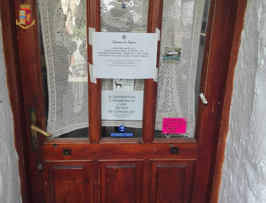 Violenta lite. La Polizia chiude la “Piazzetta Golosa” di Bussana Vecchia