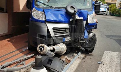 Bordighera: furgone abbatte palo della luce sul marciapiede e travolge 2 pedoni