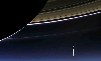 La foto da Saturno diventa virale (la stellina che vedete è la Terra)