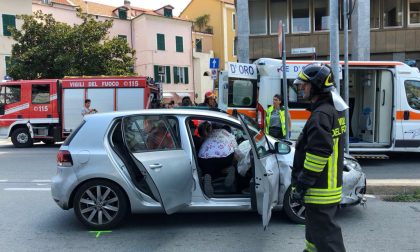 Incidente in centro a Imperia. Tre auto coinvolte e traffico in tilt