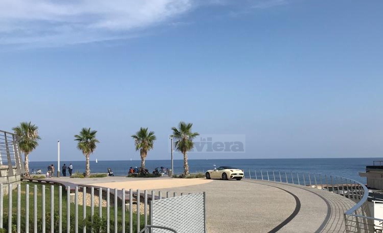2 Ferrari Monaco Monegasco Bordighera rotonda sul mare multa_05