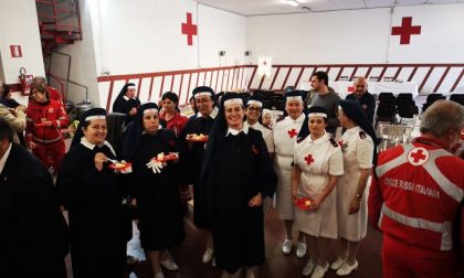 Infermiere della Croce Rossa in piazza per la campagna di prevenzione alla salute