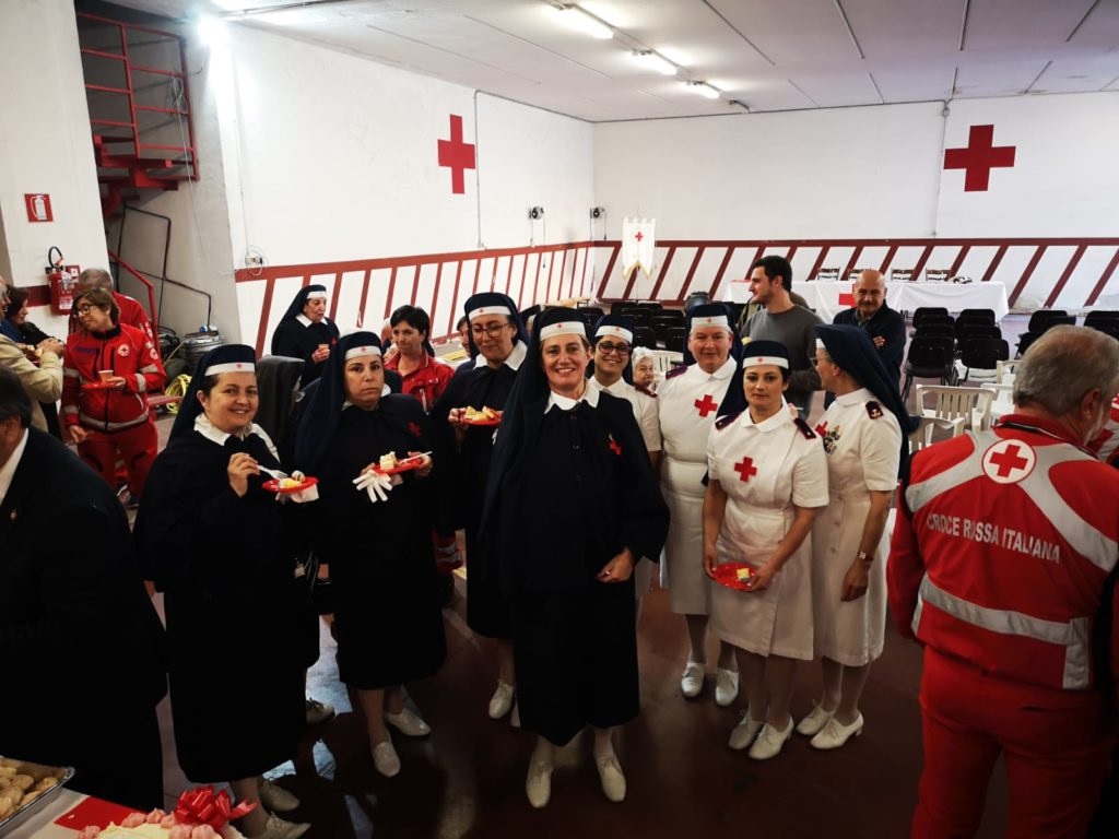 Infermiere della Croce Rossa in piazza per la campagna di prevenzione alla salute
