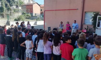 Borracce agli studenti di Diano San Pietro per una scuola plastic free
