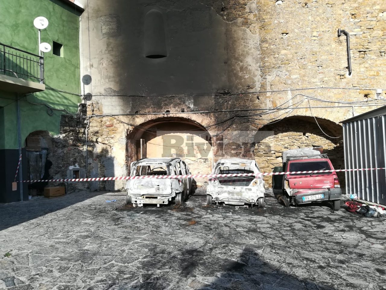 Rogo di auto a Perinaldo, le fiamme partite dalla Panda di un’infermiera