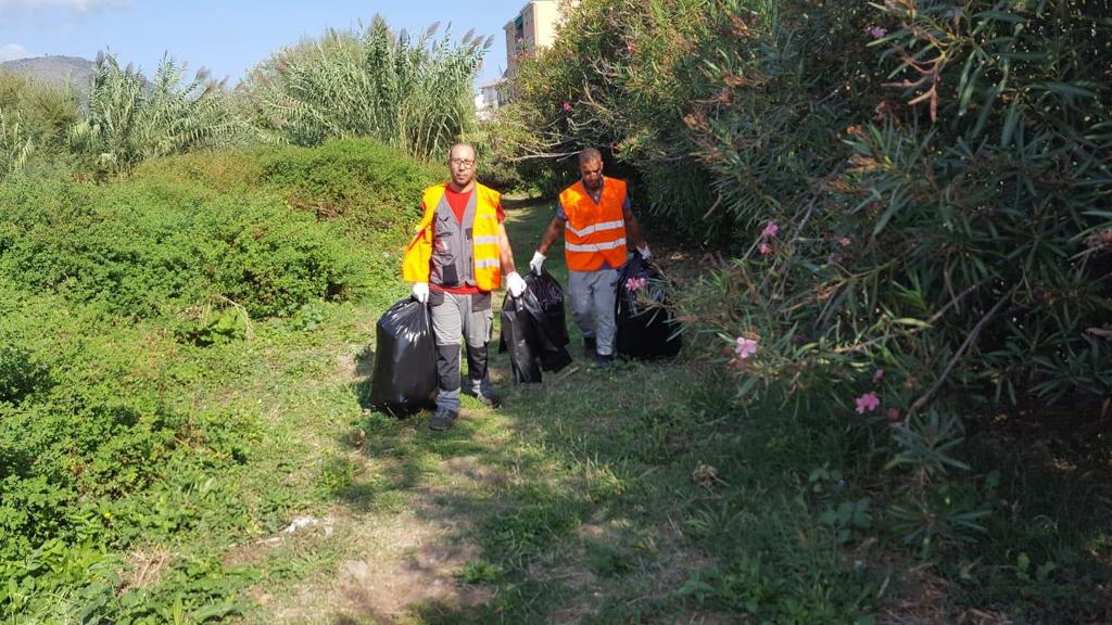 Pulizia greto fiume Roya Ventimiglia associazione araba