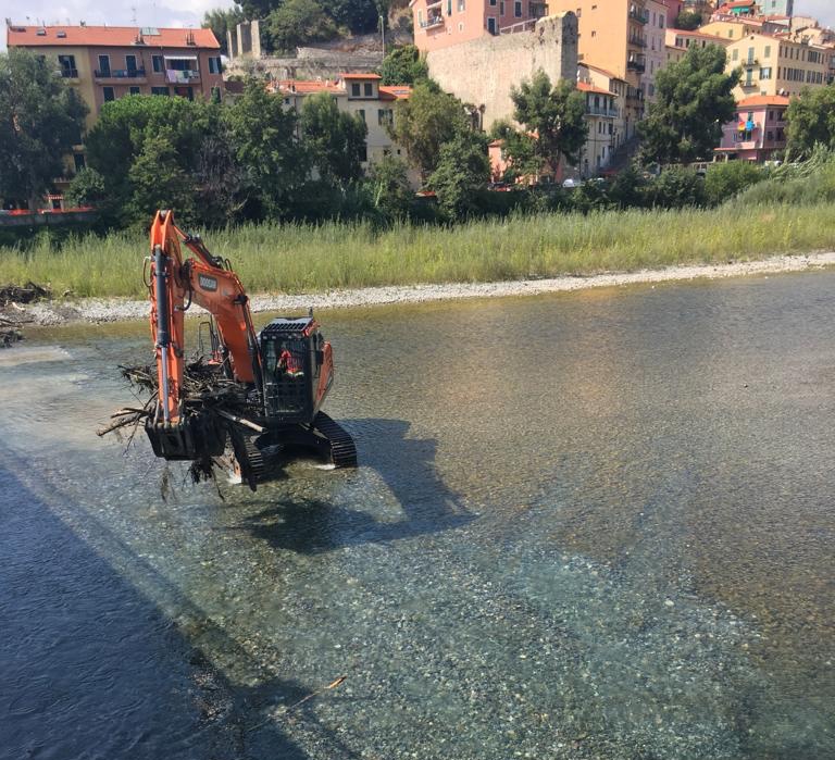 Pulizia greto fiume Roya Ventimiglia_04