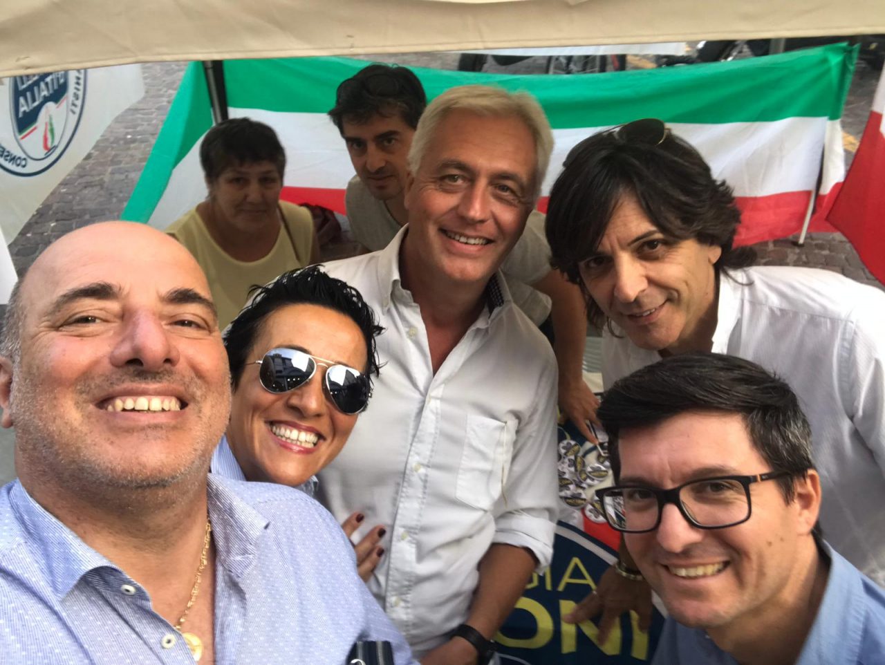 “Elezioni subito” più di 400 firme raccolte al gazebo di Fratelli d’Italia a Sanremo