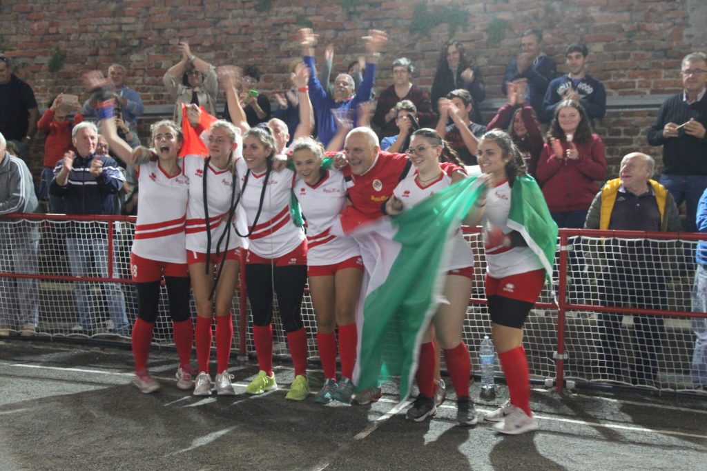 Diano Castello scudetto storico per le ragazze della pallapugno