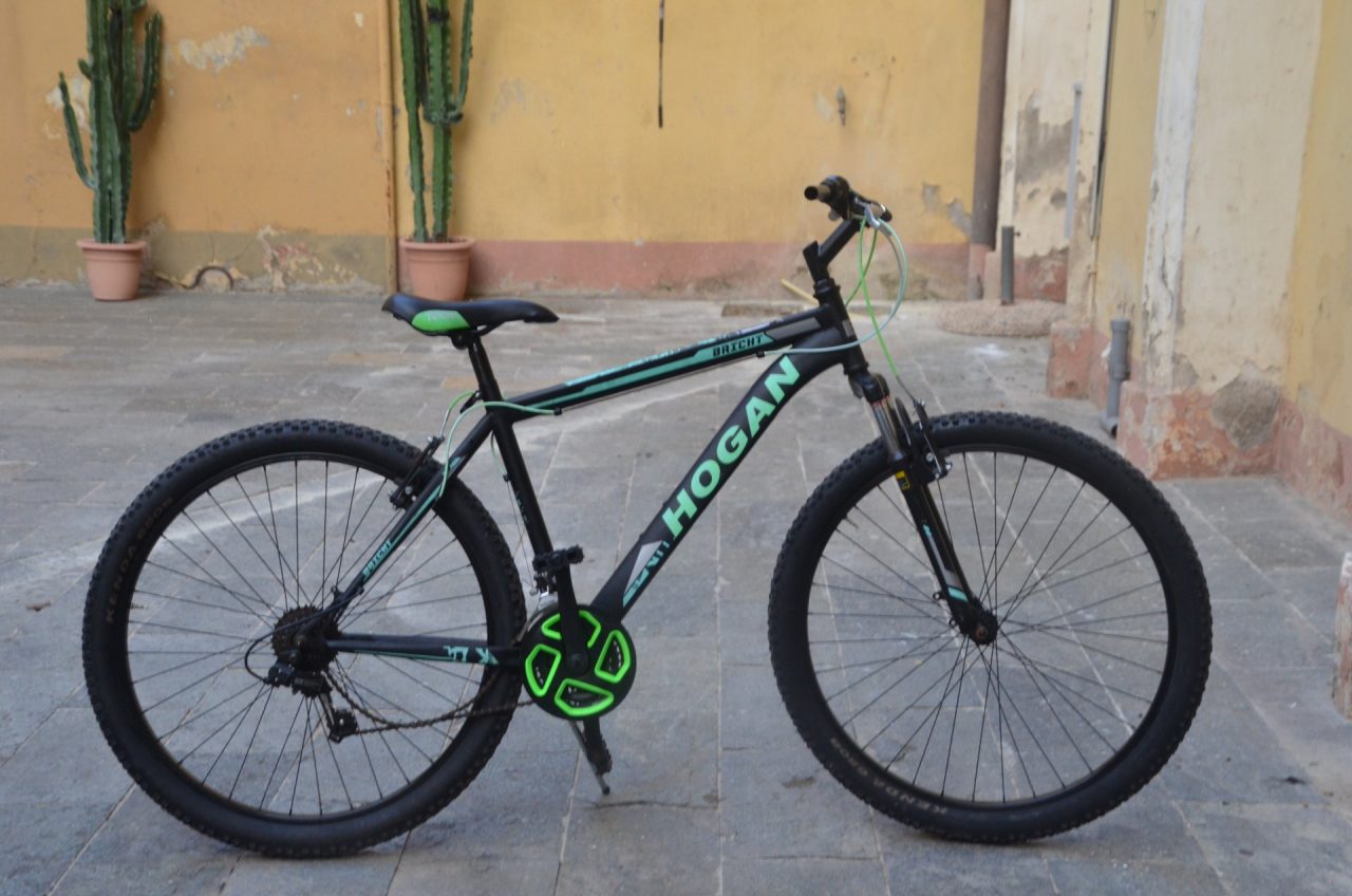 Giovane “becca” un uomo a bordo della bici rubata al fratello 13enne