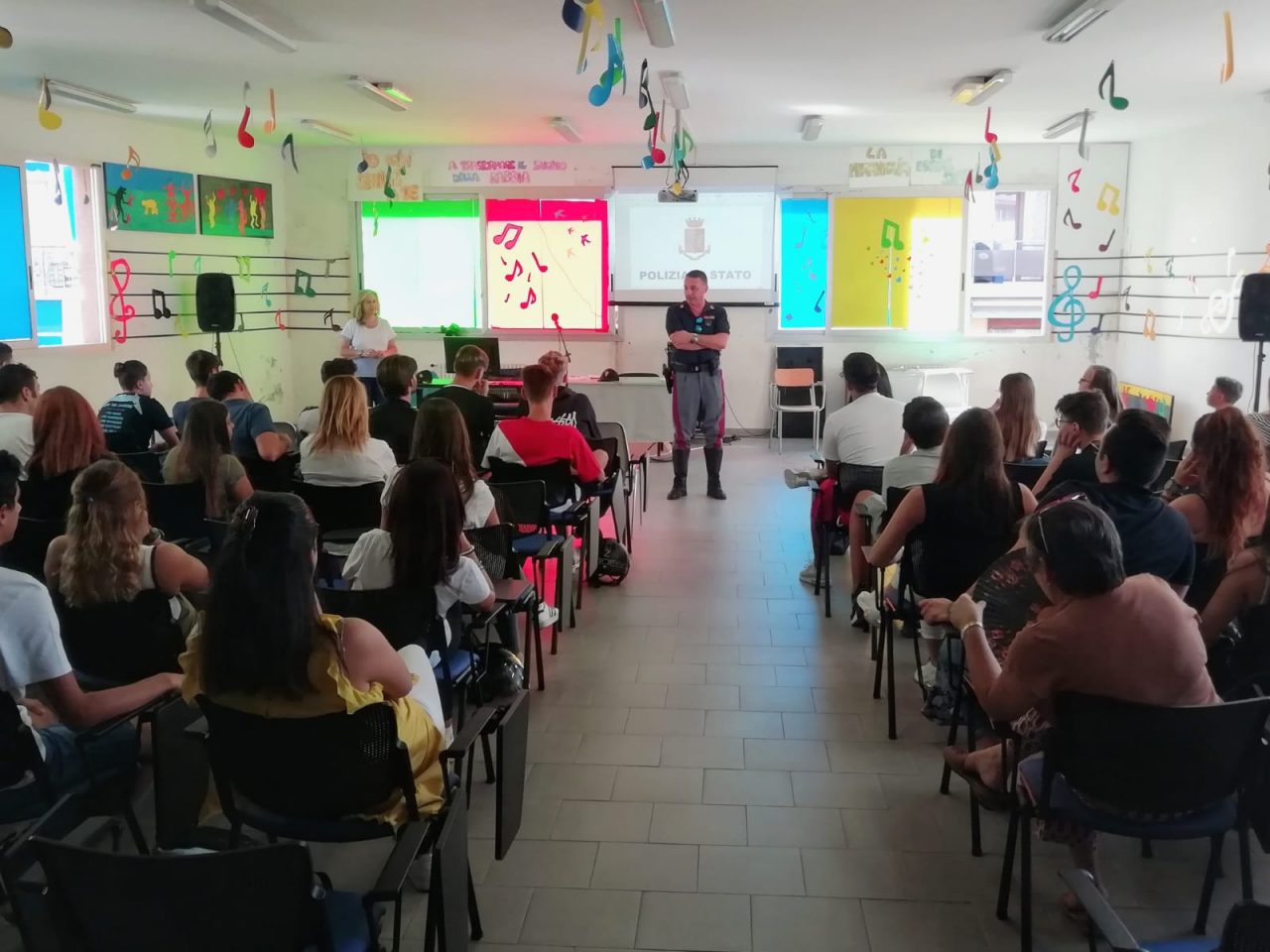 Primo giorno di scuola, tra i banchi c’è anche la Polizia