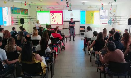 Primo giorno di scuola, tra i banchi c'è anche la Polizia